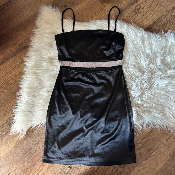 WINDSOR Keep It Bold Satin Mini Dress In Black - Picture 4 of 7